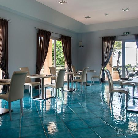 Residenza Del Mare Hotel Сант'Изидоро Екстериор снимка