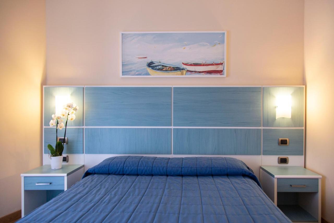 Residenza Del Mare Hotel Сант'Изидоро Екстериор снимка