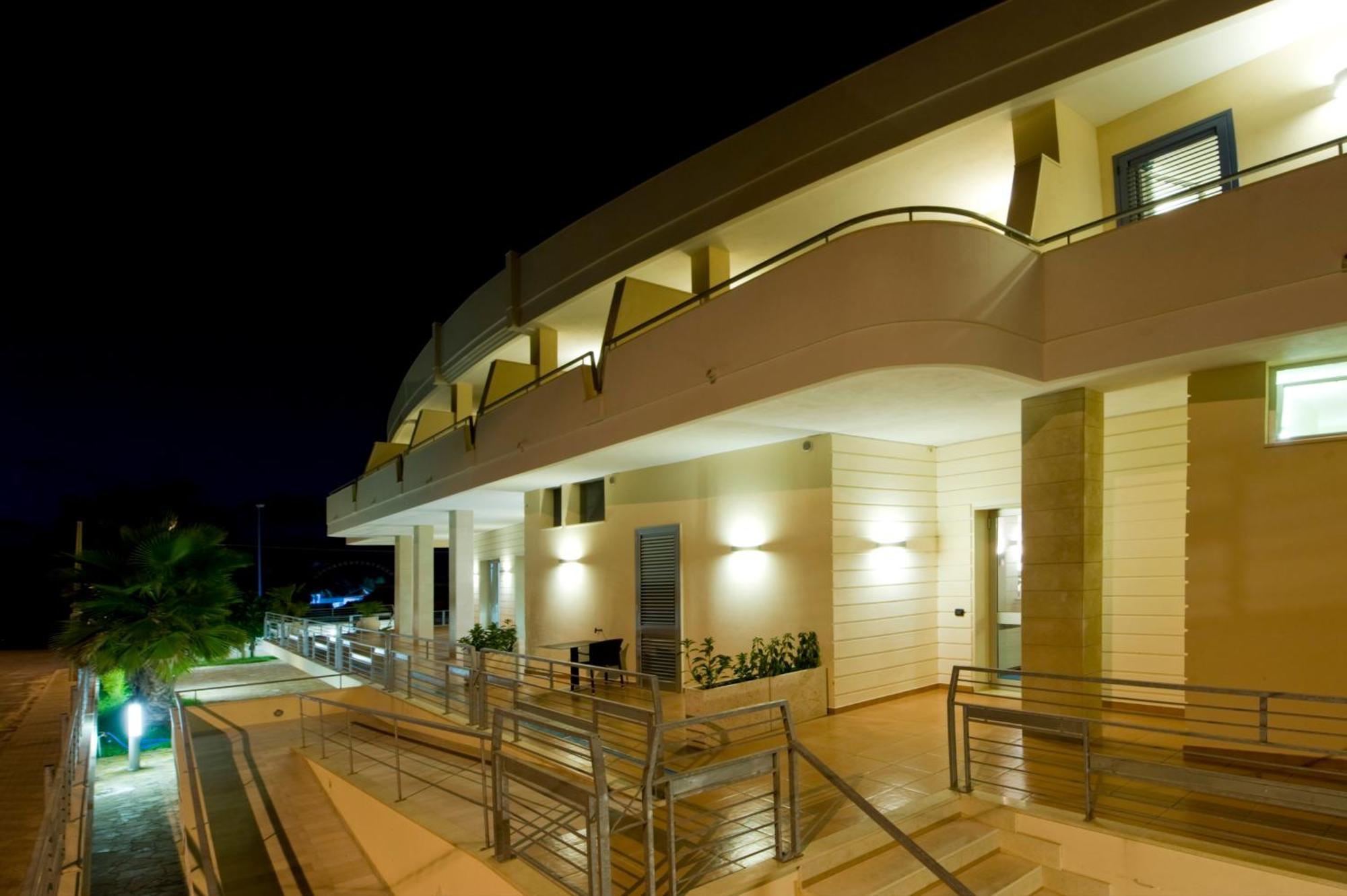 Residenza Del Mare Hotel Сант'Изидоро Екстериор снимка