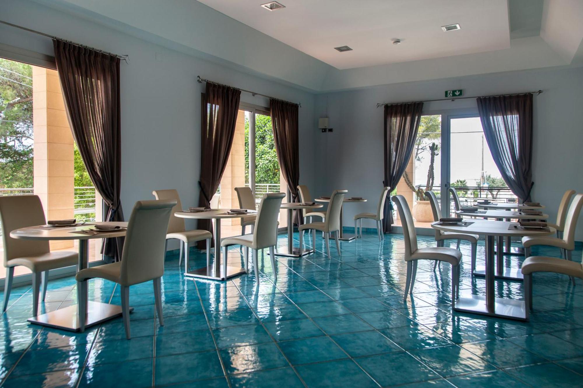 Residenza Del Mare Hotel Сант'Изидоро Екстериор снимка